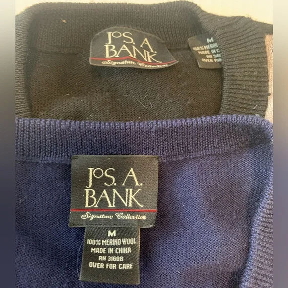 Lot of 2 Jos A Bank men’s black& navy merino wool sweaters size Medium